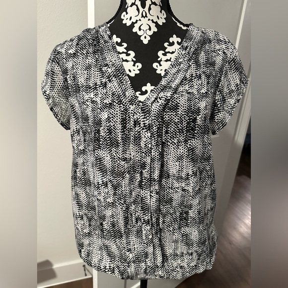 Banana Republic Tops - Banana Republic Black and White Patterned Blouse